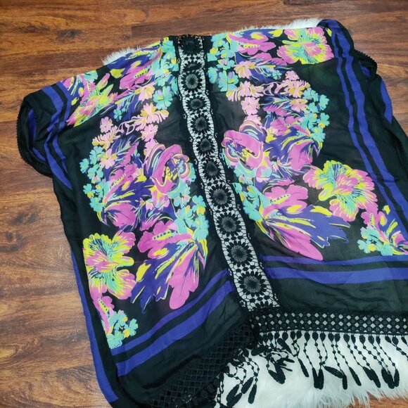 Comfyluxe Boho Whimsy Floral Crocheted Detailing Tassels Long Kimono Onesize NWT - Picture 10 of 15